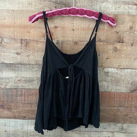 L.A. Hearts Flowy Tie-Back Tank - Picture 2 of 3
